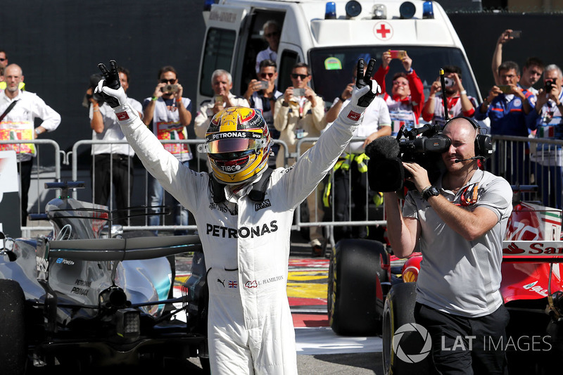 Race winner Lewis Hamilton, Mercedes AMG F1 celebrates in parc ferme