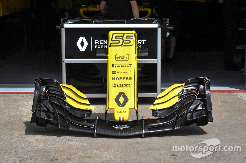 Vue détaillée de l'aileron avant de la Renault R.S.18