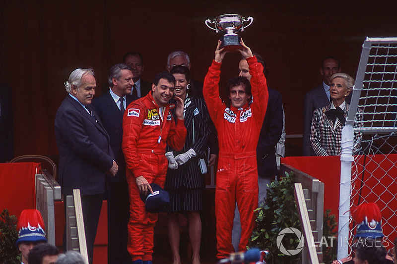 Podio: ganador de la carrera Alain Prost, McLaren, segundo lugar Michele Alboreto, Ferrari