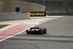 Max Verstappen, Red Bull Racing RB14 Tag Heuer, victime d'une crevaison