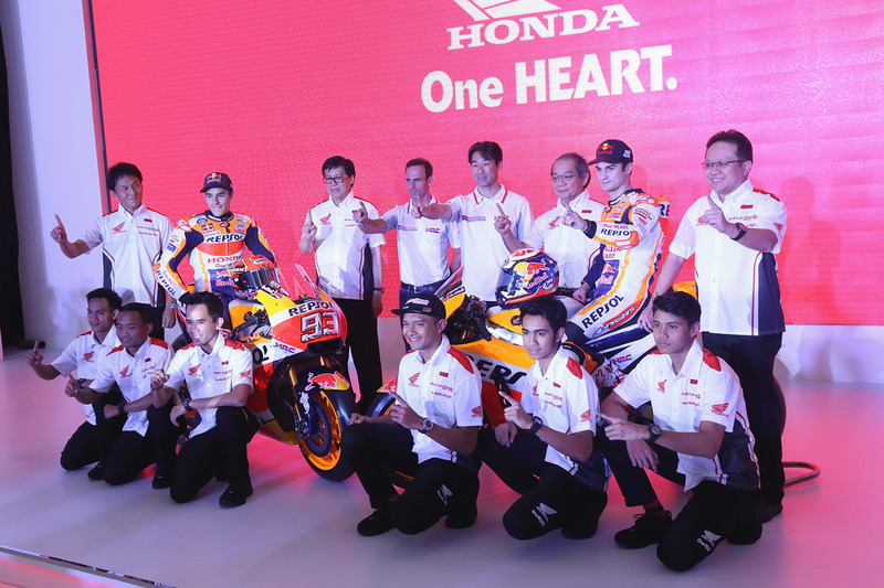 Marc Márquez, Repsol Honda Team, Dani Pedrosa, Repsol Honda Team con miembro del Astra Honda Motor