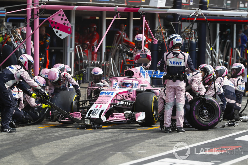 Sergio Perez, Force India VJM11, pit stop