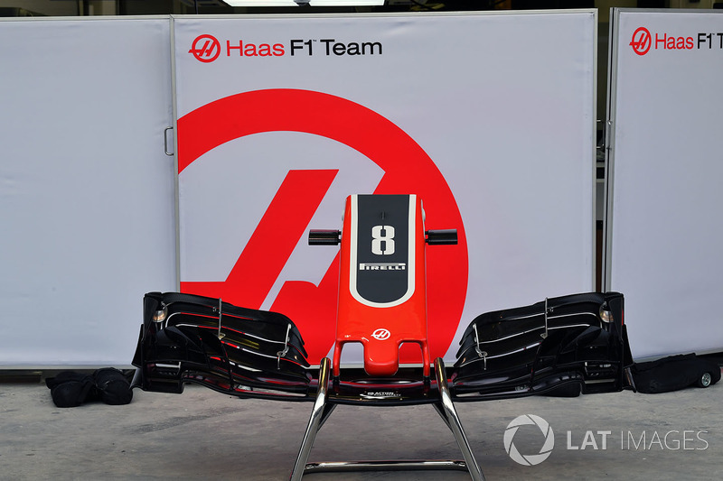 Hidung dan sayap depan Haas F1 VF-18