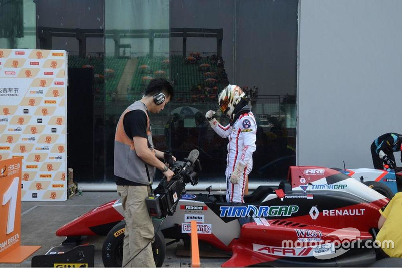 Pemenang Race 2, Perdana Minang