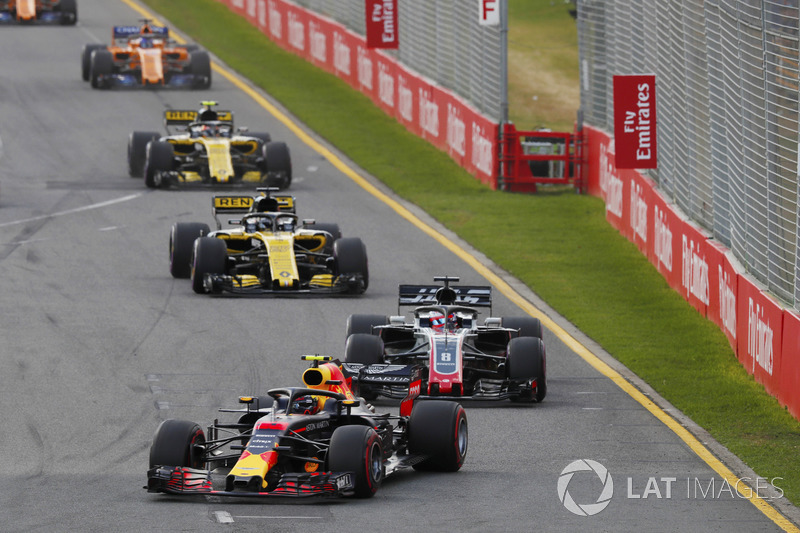 Max Verstappen, Red Bull Racing RB14 Tag Heuer, leads Romain Grosjean, Haas F1 Team VF-18 Ferrari