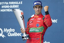 Logo LGT sugli abiti di Lucas Di Grassi