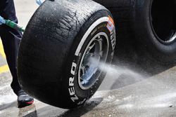 Lavaggio degli pneumatici Pirelli