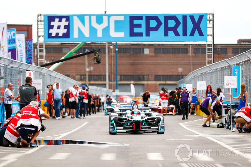 Mitch Evans, Jaguar Racing, makes his way to the grid