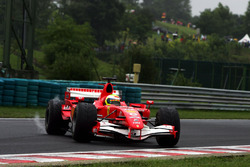 Felipe Massa, Ferrari 248 F1 spin atıyor