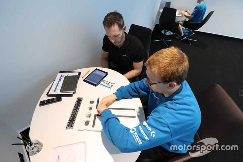 Un participante del McLaren World's Fastest Gamer