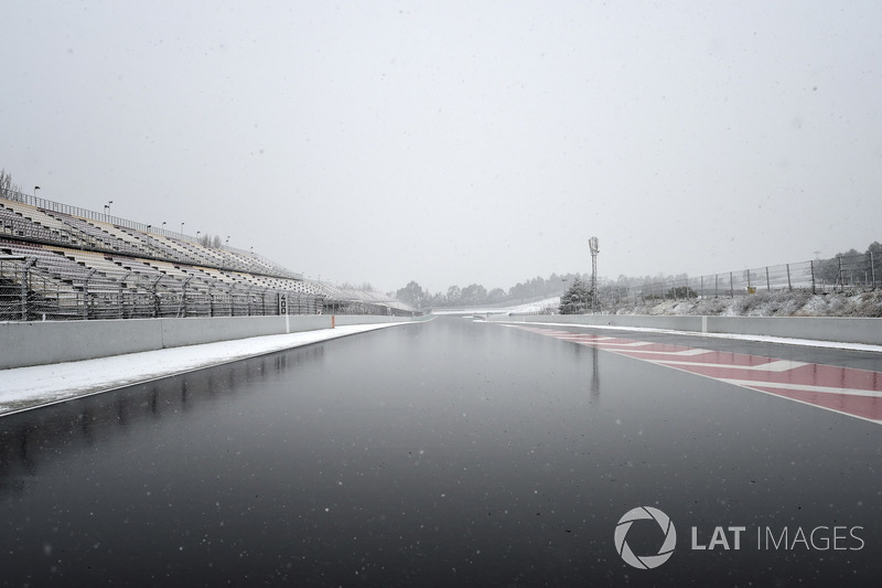 Snow stops testing on day three