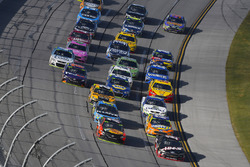 Clint Bowyer, Stewart-Haas Racing Ford and Martin Truex Jr., Furniture Row Racing Toyota