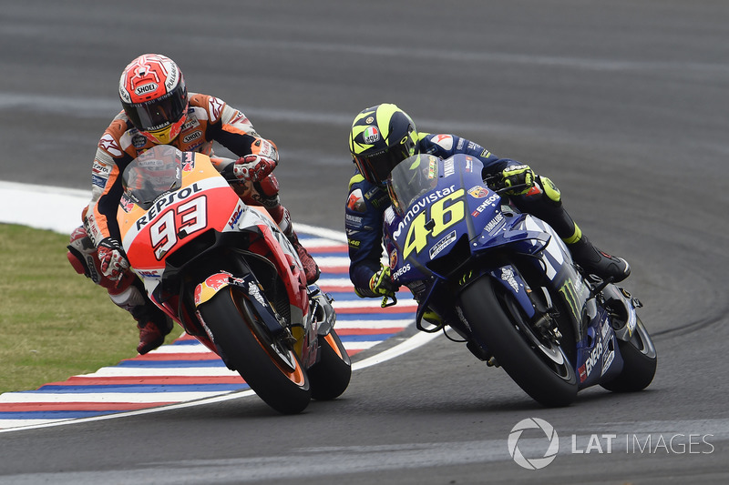 Marc Marquez, Repsol Honda Team, Valentino Rossi, Yamaha Factory Racing se touchent