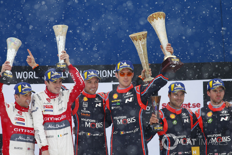 Podium: winnaars Thierry Neuville, Nicolas Gilsoul, Hyundai Motorsport, tweede plaats Craig Breen, S