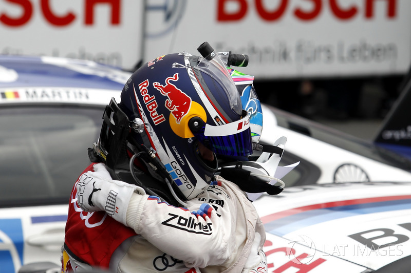 Маттіас Екстрьом, Audi Sport Team Abt Sportsline, Audi A5 DTM, та Бруно Спенглер, BMW Team RBM, BMW M4 DTM, в закритому парку