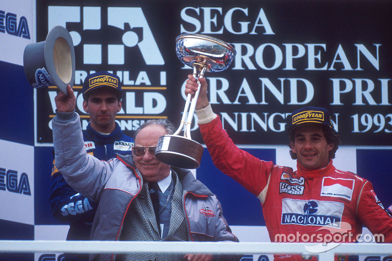 Podyum: Yarış galibi Ayrton Senna, McLaren MP4/8 Ford, 2. sıra Damon Hill, Williams FW15C Renault