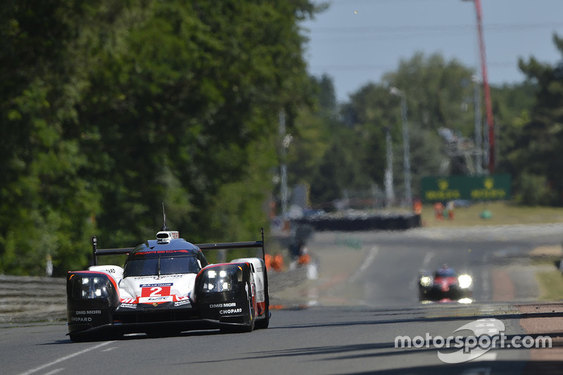 #2 Porsche Team Porsche 919 Hybrid: Timo Bernhard, Earl Bamber, Brendon Hartley