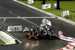 Unfall: Pascal Wehrlein und Felipe Massa, Polaris Slingshot SLR