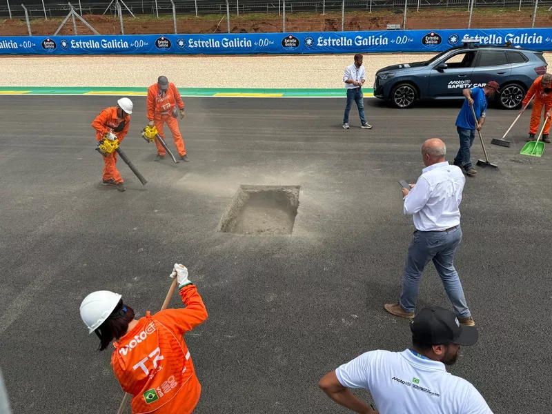 Un trou dans la ligne droite principale sur le circuit de Goiânia