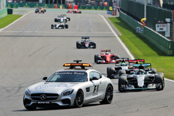 Safety-Car-Phase: Nico Rosberg, Mercedes AMG F1 W07 Hybrid, führt