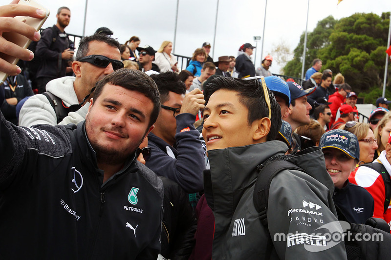 Rio Haryanto, Manor Racing with fans