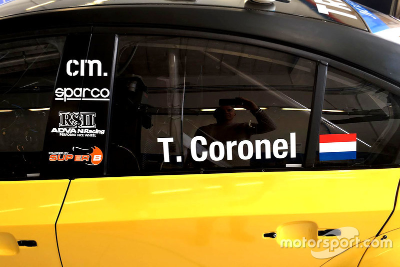 Stickering della Chevrolet Cruze di Tom Coronel, ROAL Motorsport