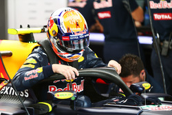 Max Verstappen, Red Bull Racing RB12, mit Cockpitschutz Halo