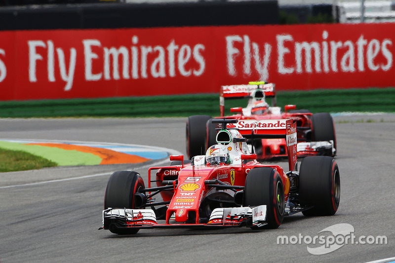 Sebastian Vettel, Ferrari SF16-H precede il compagno di squadra Kimi Raikkonen, Ferrari SF16-H