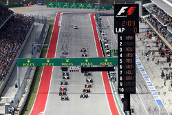 Lewis Hamilton, Mercedes AMG F1 W07 Hybrid führt vor Nico Rosberg, Mercedes AMG F1 W07 Hybrid; Danie