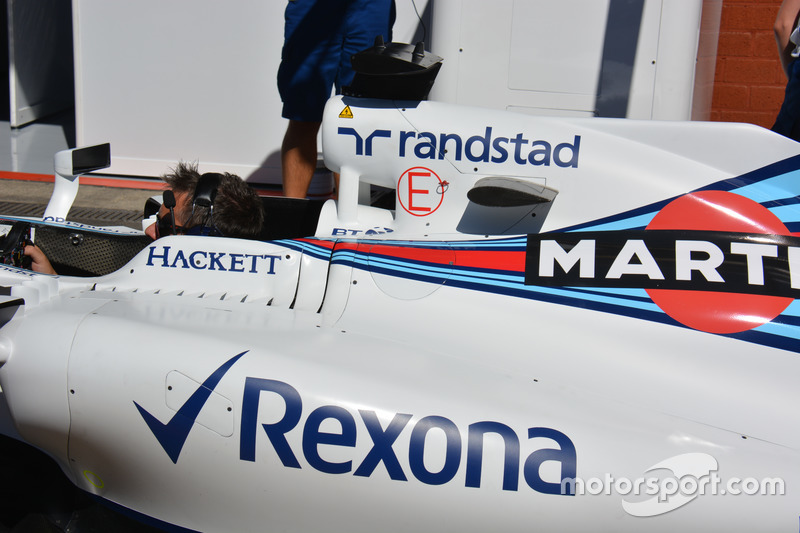 Williams FW38: feritoie ai lati dell'abitacolo