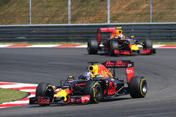 Даніель Ріккардо, Red Bull Racing RB12 попереду Макса Ферстаппена, Red Bull Racing RB12