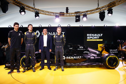 (Da sx a dx): Esteban Ocon, Renault F1 Team Test Driver with Jolyon Palmer, Renault F1 Team; Carlos