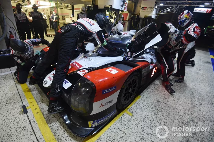 Pitstop #8 Toyota Gazoo Racing Toyota TS050: SÃ©bastien Buemi, Kazuki Nakajima, Brendon Hartley