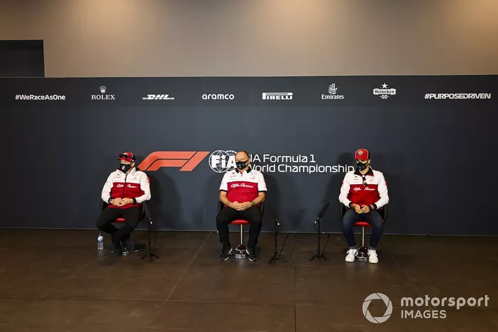 Kimi Raikkonen, Alfa Romeo, Frederic Vasseur, Team Principal, Alfa Romeo Racing, y Antonio Giovinazzi, Alfa Romeo