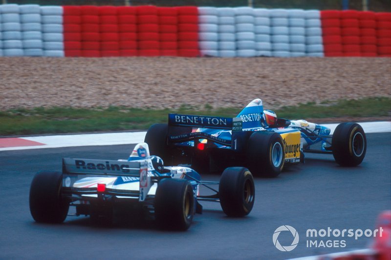 Michael Schumacher, Benetton B195  delante de Damon Hill, Williams FW17B