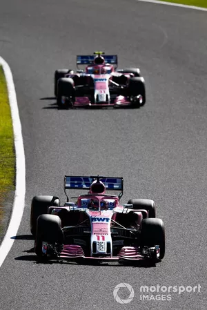 Sergio Perez, Racing Point Force India VJM11, devant Esteban Ocon, Racing Point Force India VJM11
