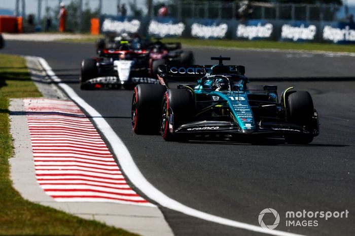 Lance Stroll, Aston Martin AMR23, Yuki Tsunoda, AlphaTauri AT04