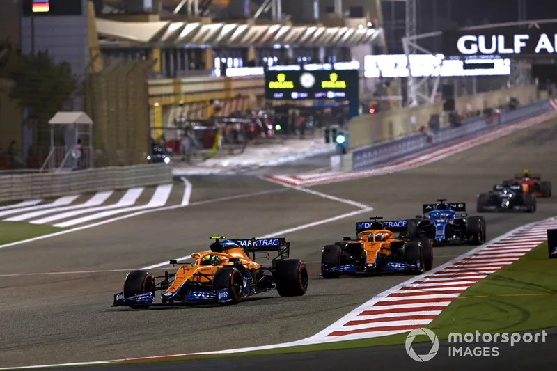 Lando Norris, McLaren MCL35M, Daniel Ricciardo, McLaren MCL35M, Fernando Alonso, Alpine A521