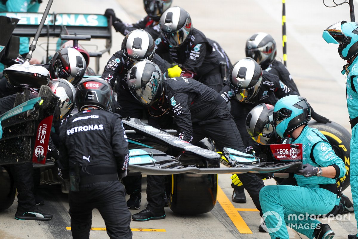 Lewis Hamilton, Mercedes W12, changes his front wing