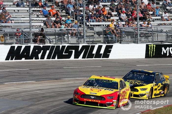 Joey Logano, Team Penske, Ford Mustang Shell Pennzoil, Brad Keselowski, Team Penske, Ford Mustang Alliance Truck Parts