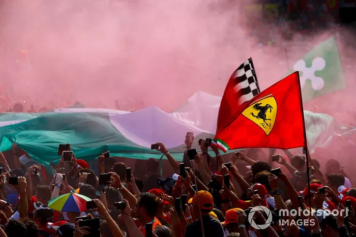Bandiera della Ferrari al GP d'Italia