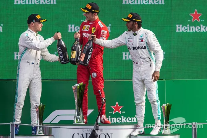 Podio: Charles Leclerc, Ferrari, Valtteri Bottas, Mercedes AMG F1, Lewis Hamilton, Mercedes AMG F1