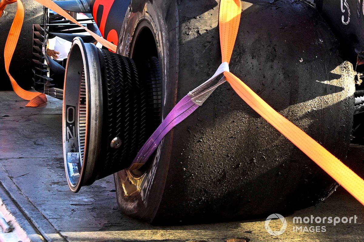 Damage on the car of Max Verstappen, Red Bull Racing RB16B