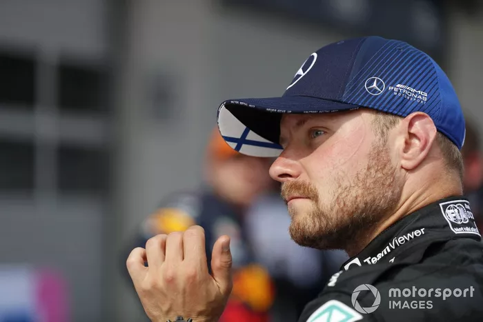 Segundo lugar  Valtteri Bottas, Mercedes, en Parc Ferme