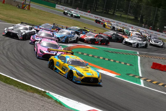 Start, Vincent Abril, Haupt Racing Team Mercedes AMG GT3 leidt