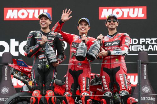 Francesco Bagnaia, Equipo Ducati, Marco Bezzecchi, Aprilia Racing, Marc Márquez, Equipo Ducati