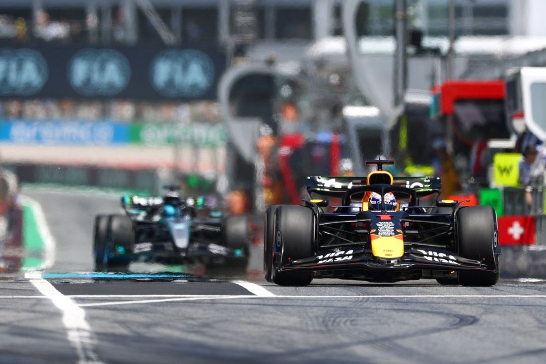 Max Verstappen, Red Bull Racing, George Russell, Mercedes