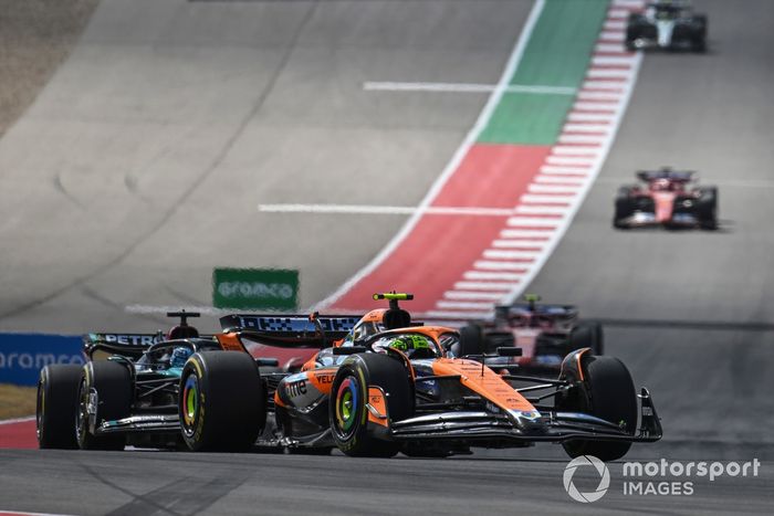 Lando Norris, McLaren MCL38, George Russell, Mercedes F1 W15