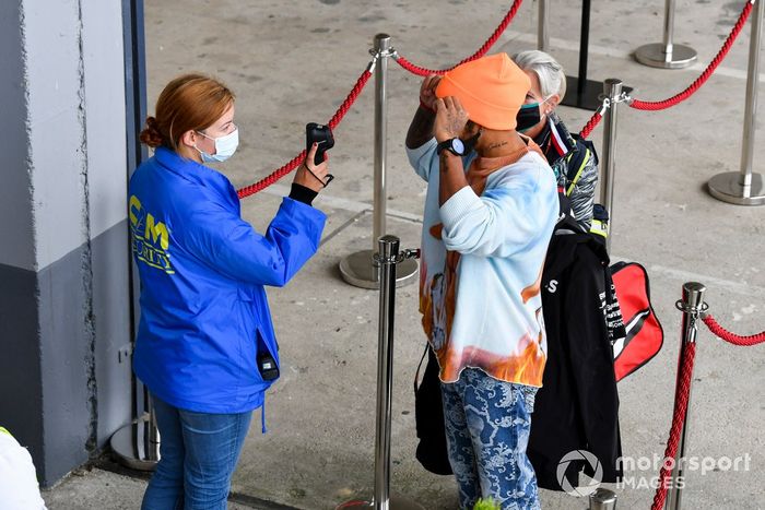 Lewis Hamilton, Mercedes AMG F1 en un control de temperatura