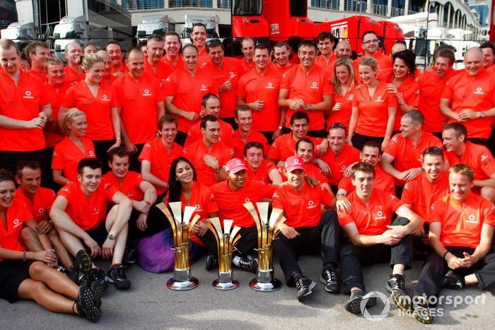 Lewis Hamilton, McLaren, Jenson Button, McLaren celebra con el equipo